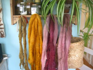 Naturally dyed wool